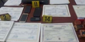 تحطم طائرة هندية تقل 242 راكباً في حادث مأساوي
